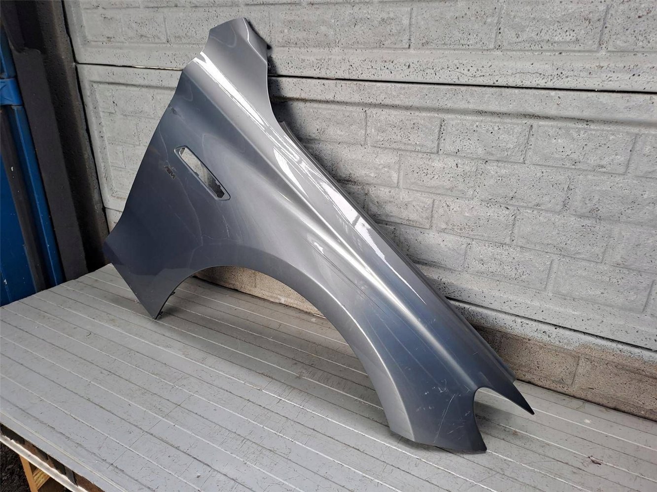 BMW 5 V GT F07 GT5 BŁOTNIK PRAWY PRZEDNI ORYGINAŁ (17819967061)