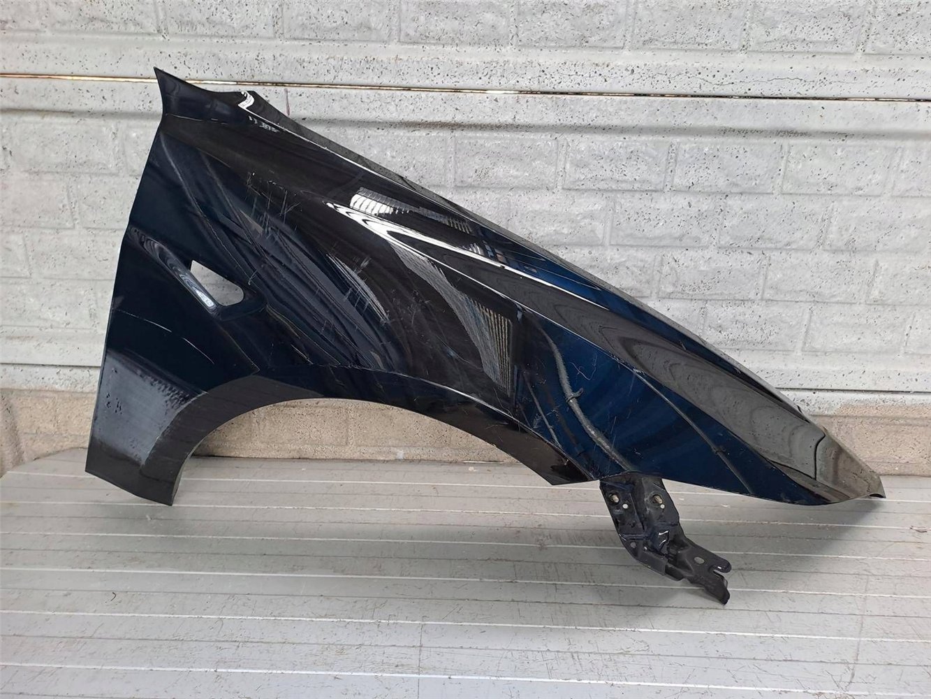 TESLA 3 III 2024- BŁOTNIK PRZEDNI PRAWY ORYGINAŁ (17819978496)