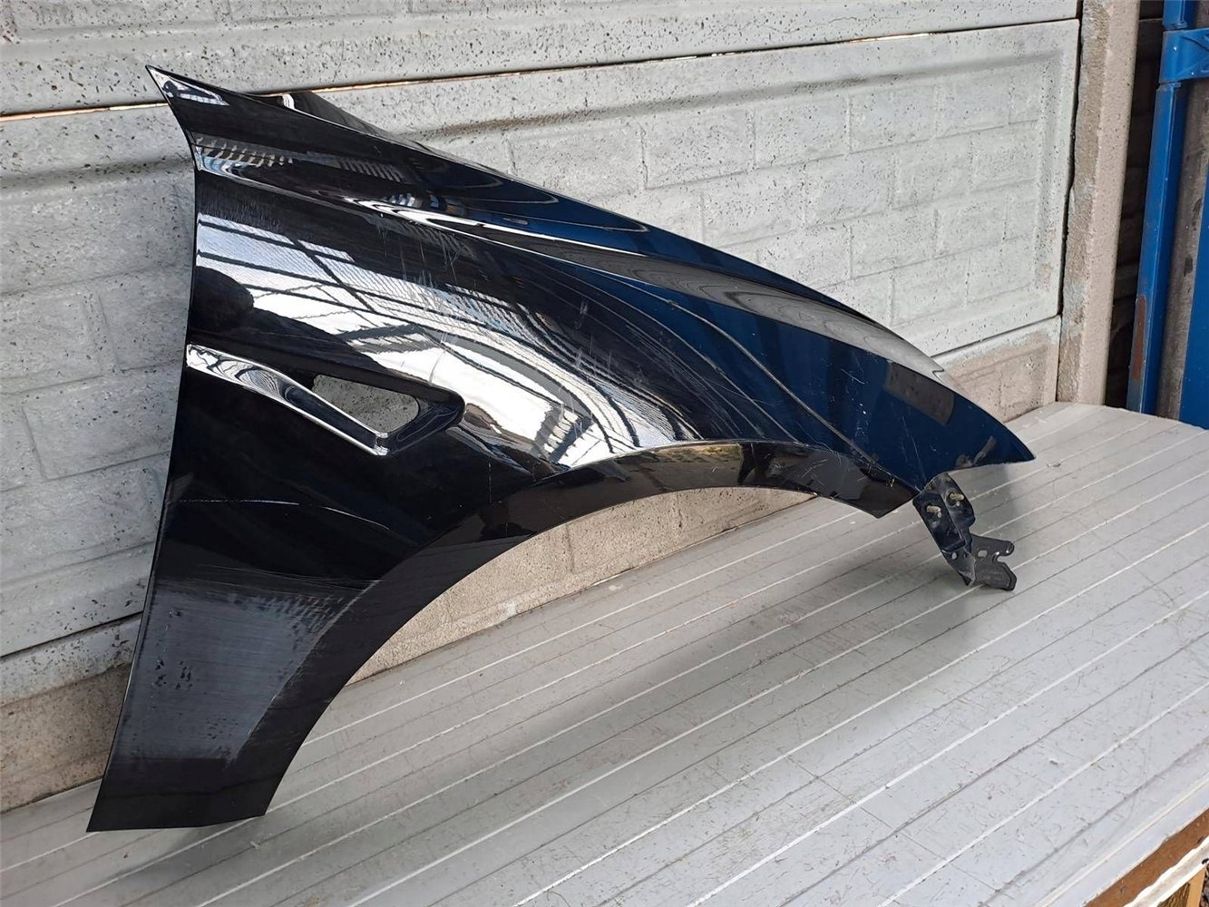 TESLA 3 III 2024- BŁOTNIK PRZEDNI PRAWY ORYGINAŁ (17819978496)