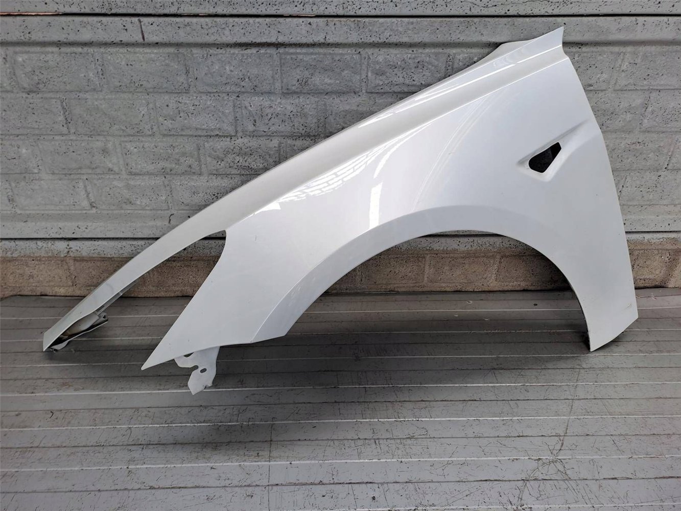 TESLA 3 III 2017-2022 BŁOTNIK PRZEDNI LEWY ORYGINAŁ (17819995346)