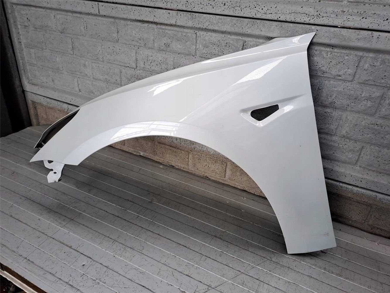 TESLA 3 III 2017-2022 BŁOTNIK PRZEDNI LEWY ORYGINAŁ (17819995346)