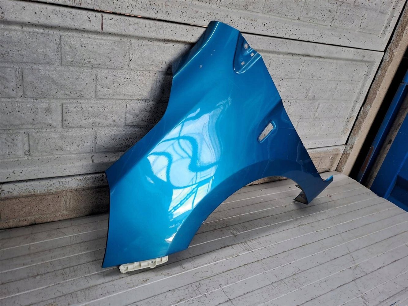 MITSUBISHI SPACE STAR 12-20 BŁOTNIK LEWY PRZEDNI ORYGINAŁ (17820009528)