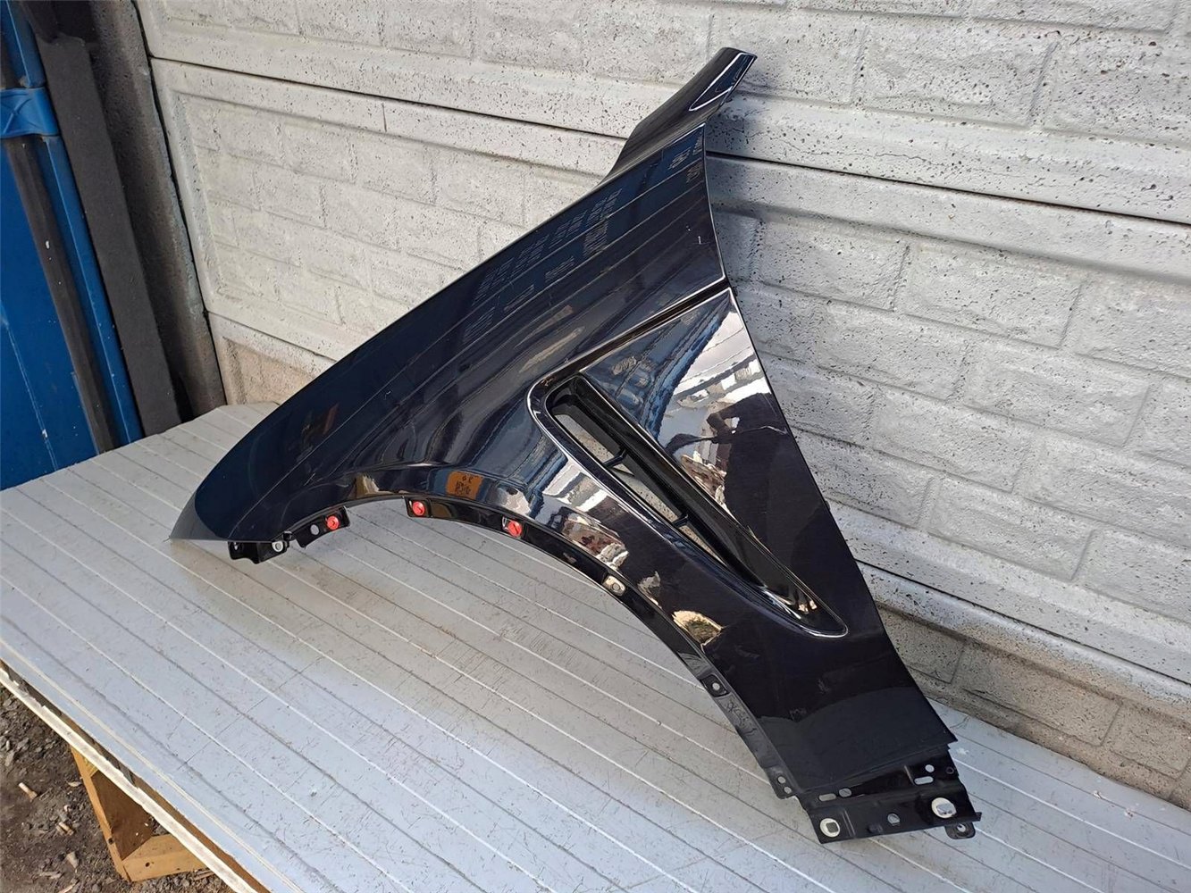 JAGUAR F-PACE FPACE SVR BŁOTNIK LEWY PRZEDNI ORYGINAŁ (17828071081)