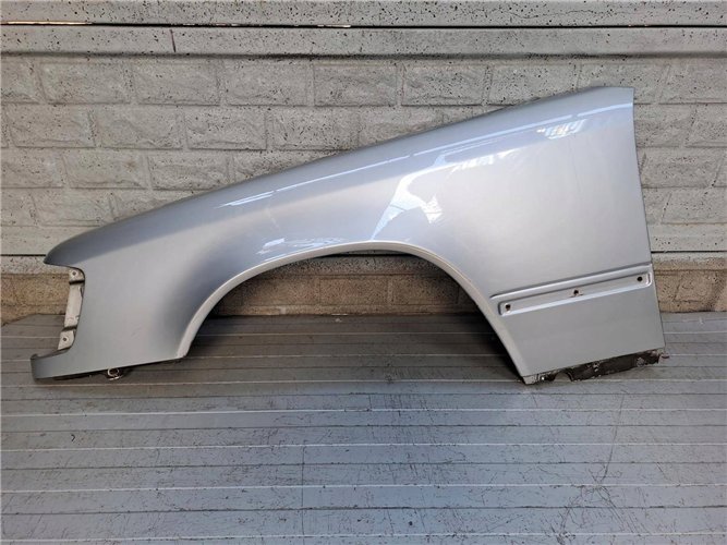 MERCEDES W124 BŁOTNIK LEWY ORYGINAŁ (17828080572)