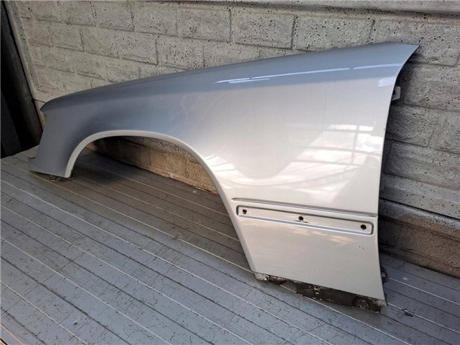 MERCEDES W124 BŁOTNIK LEWY ORYGINAŁ (17828080572)