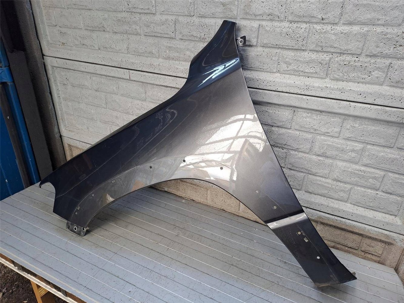 DODGE RAM 2019-2024 BŁOTNIK LEWY PRZEDNI ORYGINAŁ (17828118877)