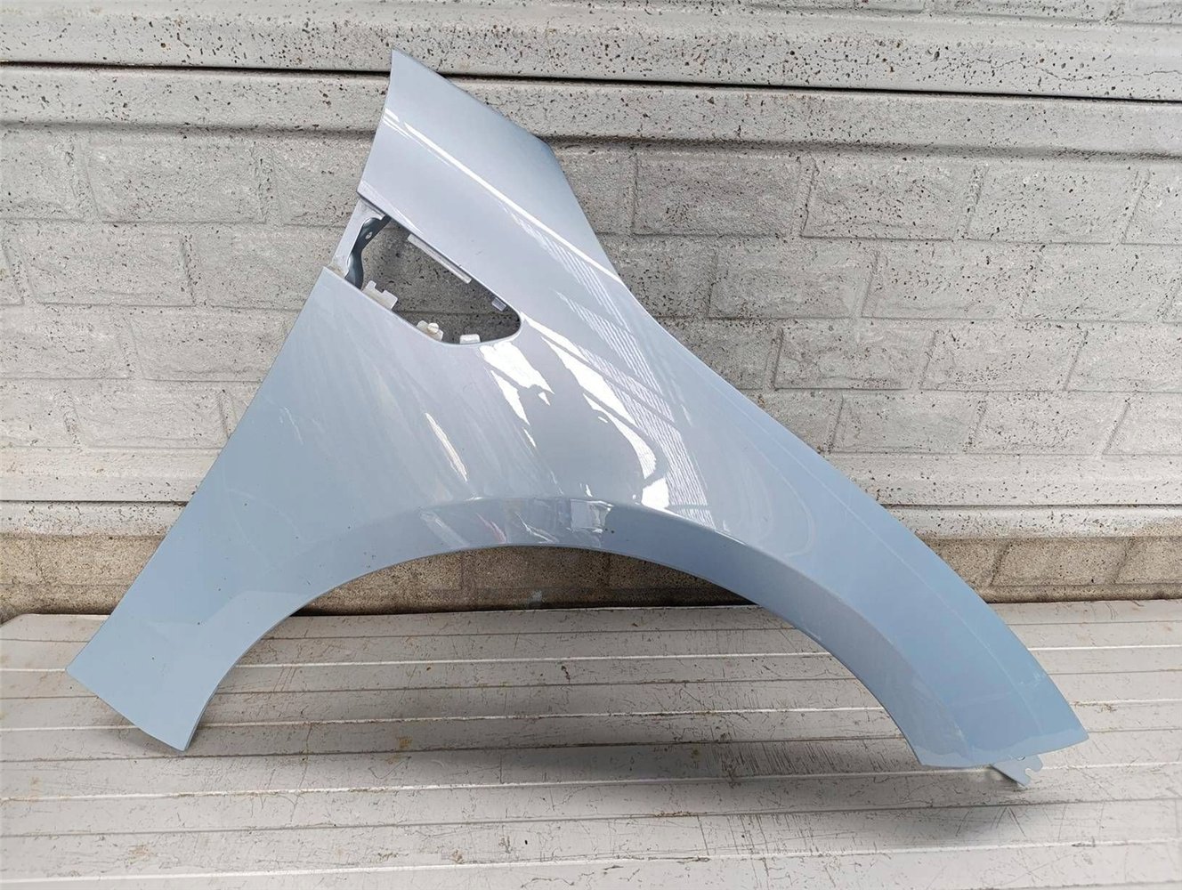 NIO ET5 2022- BŁOTNIK PRZEDNI PRAWY ORYGINALNY (17828137137)