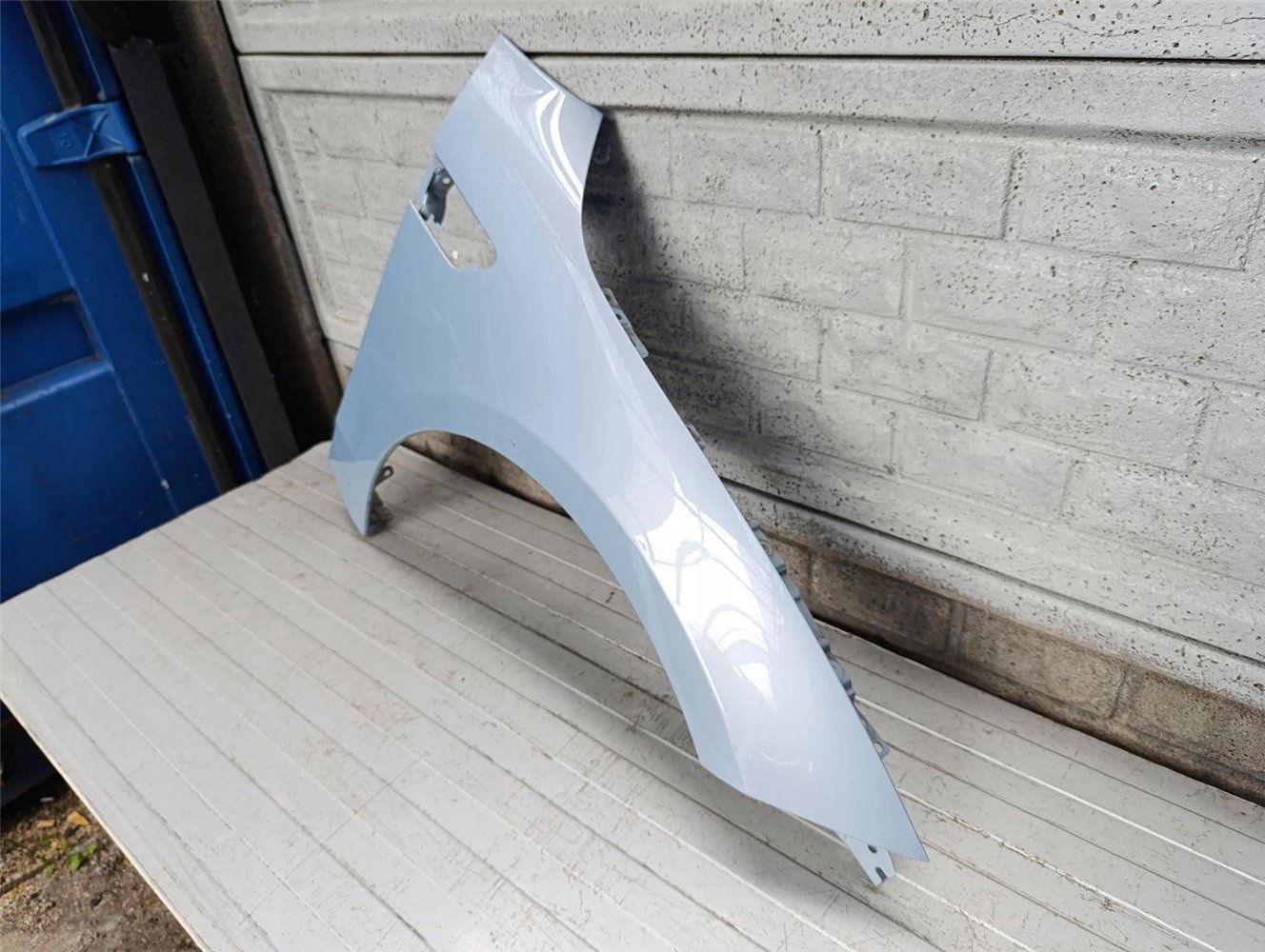 NIO ET5 2022- BŁOTNIK PRZEDNI PRAWY ORYGINALNY (17828137137)