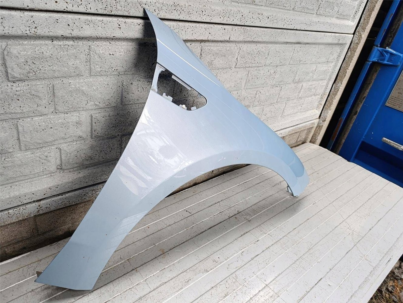 NIO ET5 2022- BŁOTNIK PRZEDNI PRAWY ORYGINALNY (17828137137)