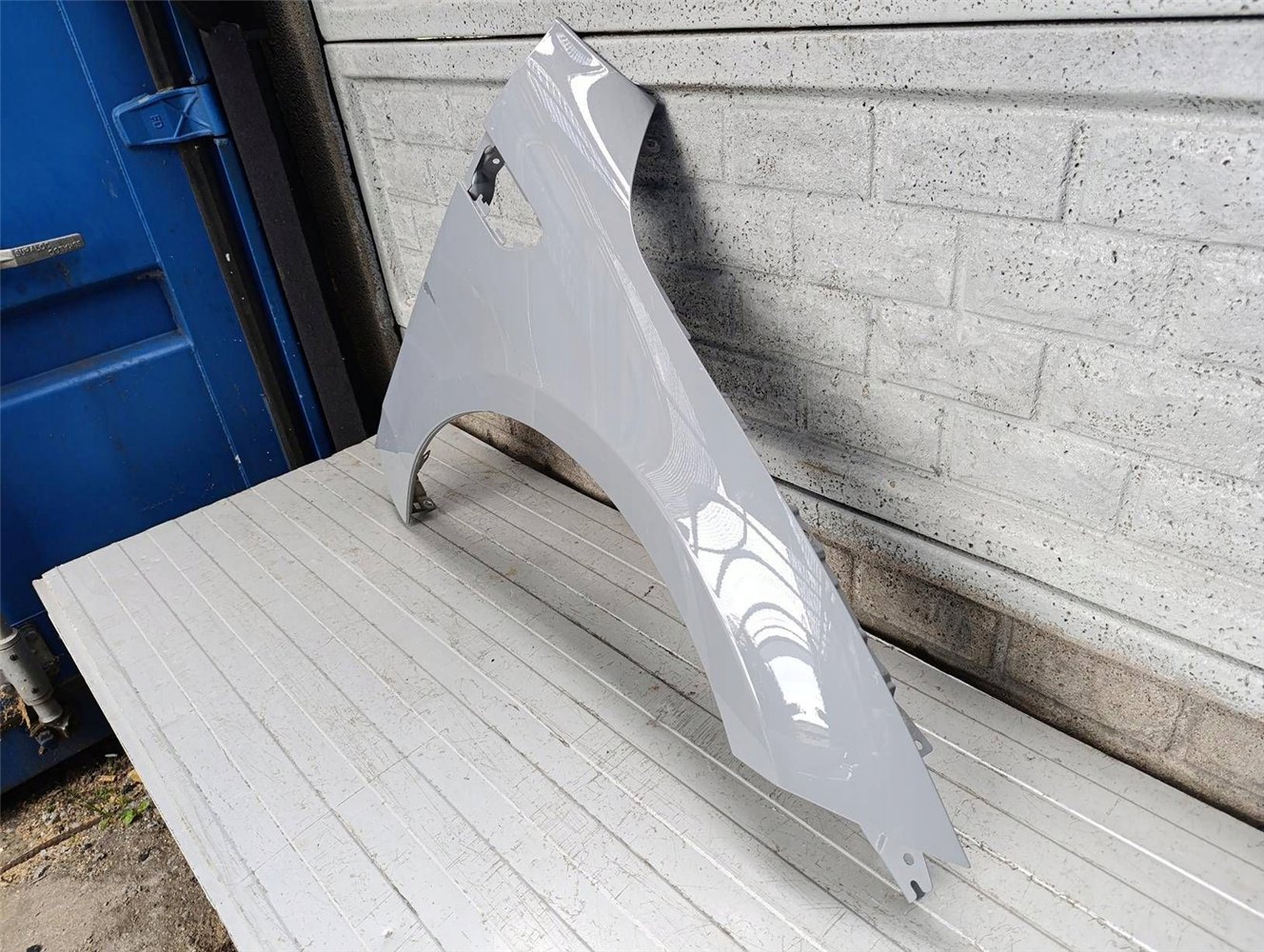 NIO ET5 2022- BŁOTNIK PRZEDNI PRAWY ORYGINALNY (17828138601)