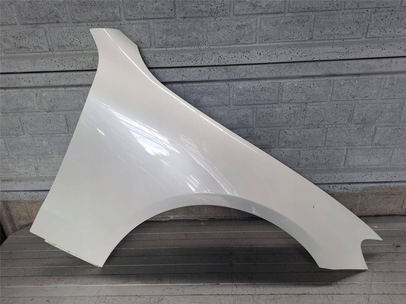 MERCEDES E-KLASA COUPE W238 BŁOTNIK PRZEDNI PRAWY ORYGINAŁ (17831110616)