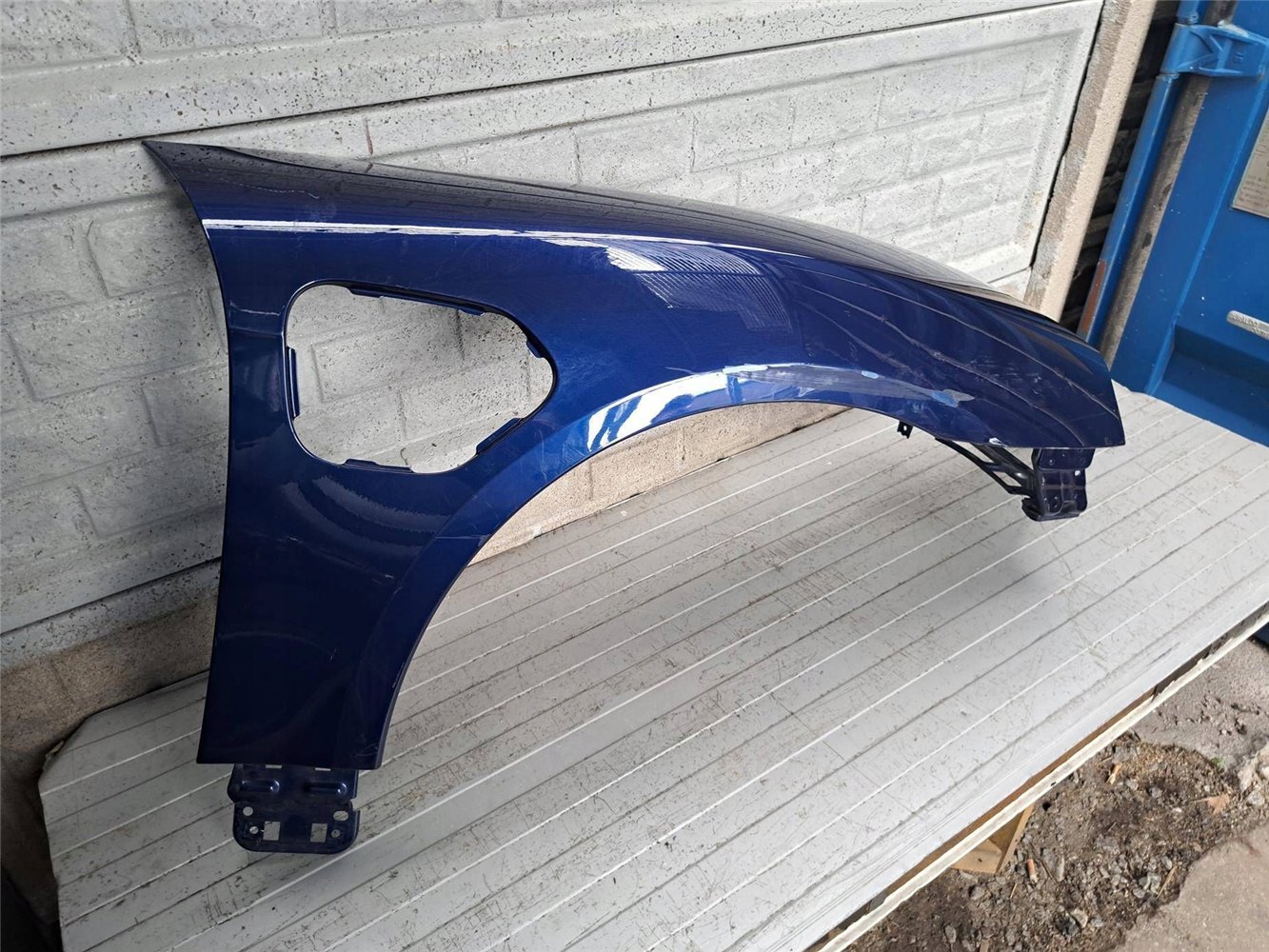 BŁOTNIK PRAWY PRZEDNI PORSCHE TAYCAN 9J1 ORYGINAŁ (17831173860)