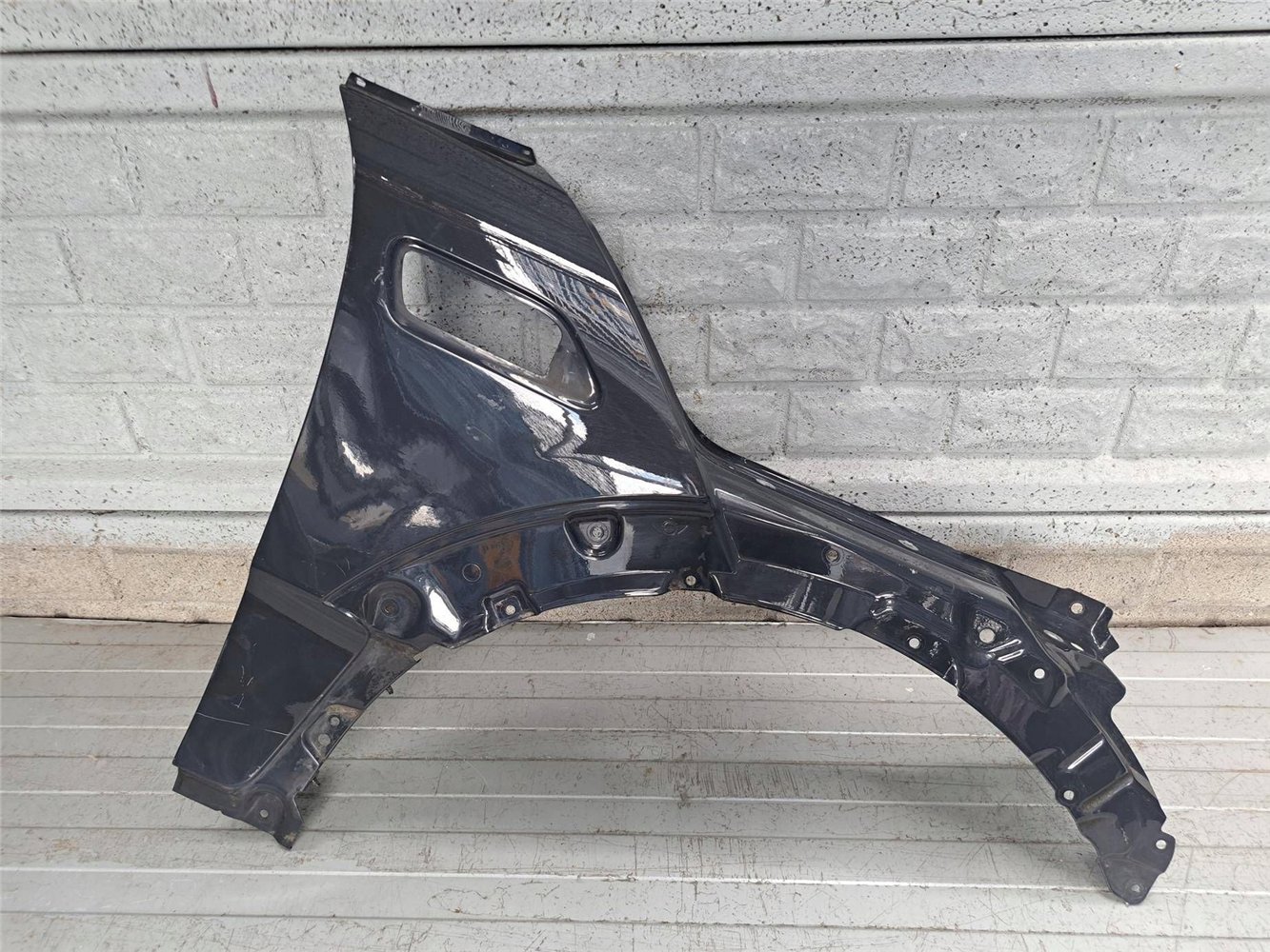 MINI COOPER CLUBMAN F54 BŁOTNIK PRAWY PRZEDNI ORYGINAŁ (17831228065)