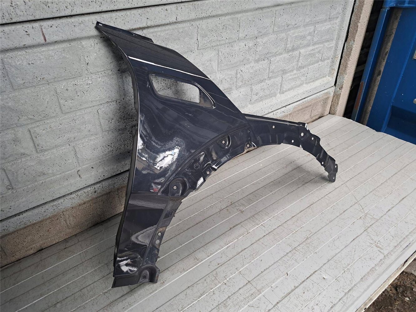 MINI COOPER CLUBMAN F54 BŁOTNIK PRAWY PRZEDNI ORYGINAŁ (17831228065)