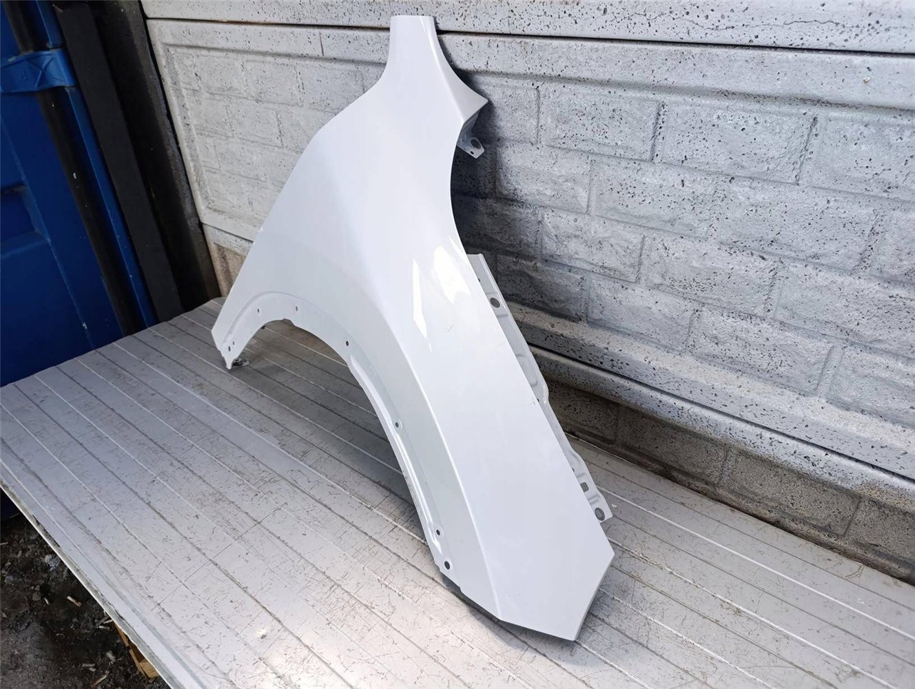 BMW X2 U10 BŁOTNIK PRAWY PRZEDNI ORYGINAŁ (17834033681)