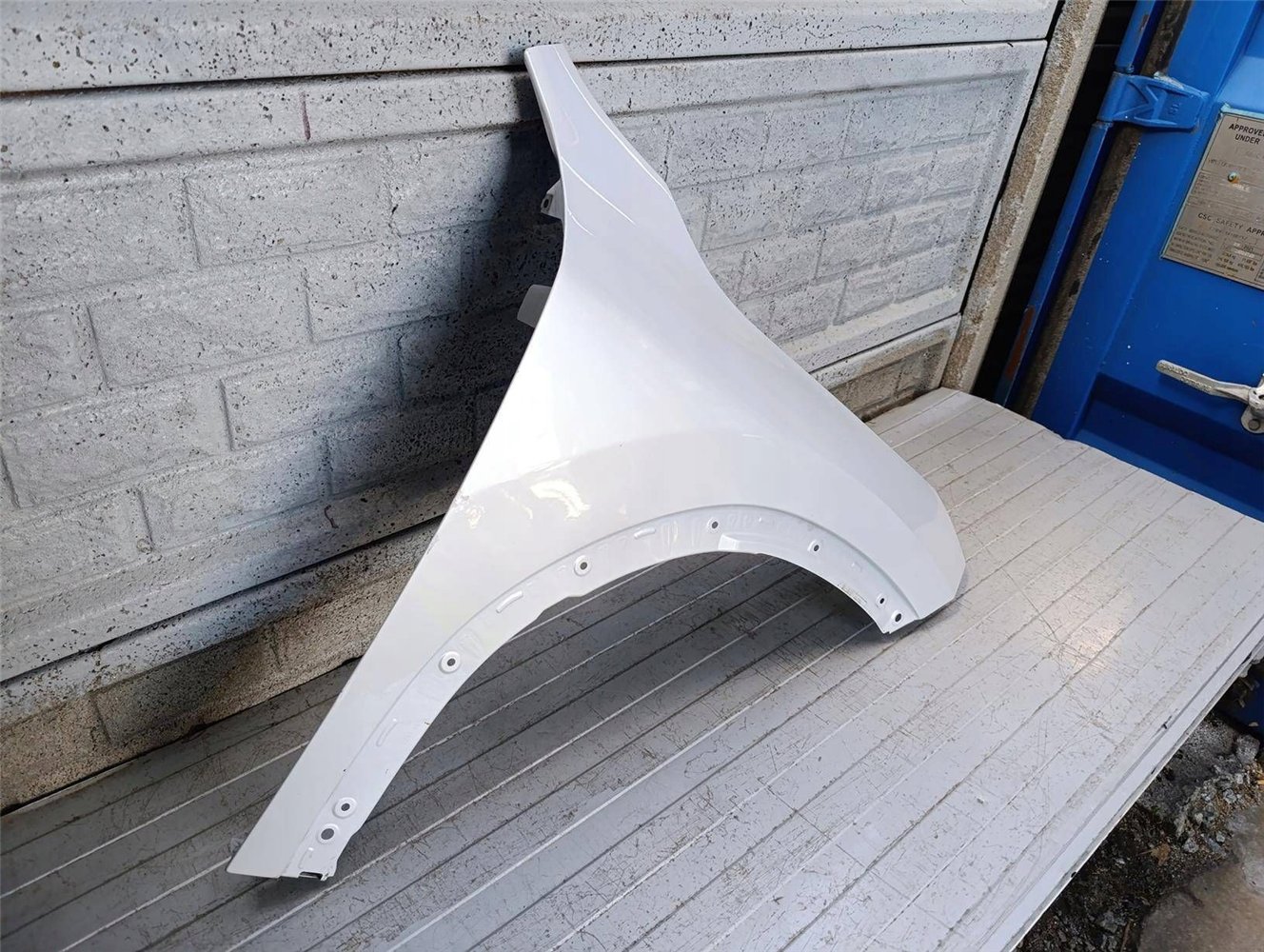 BMW X2 U10 BŁOTNIK PRAWY PRZEDNI ORYGINAŁ (17834033681)