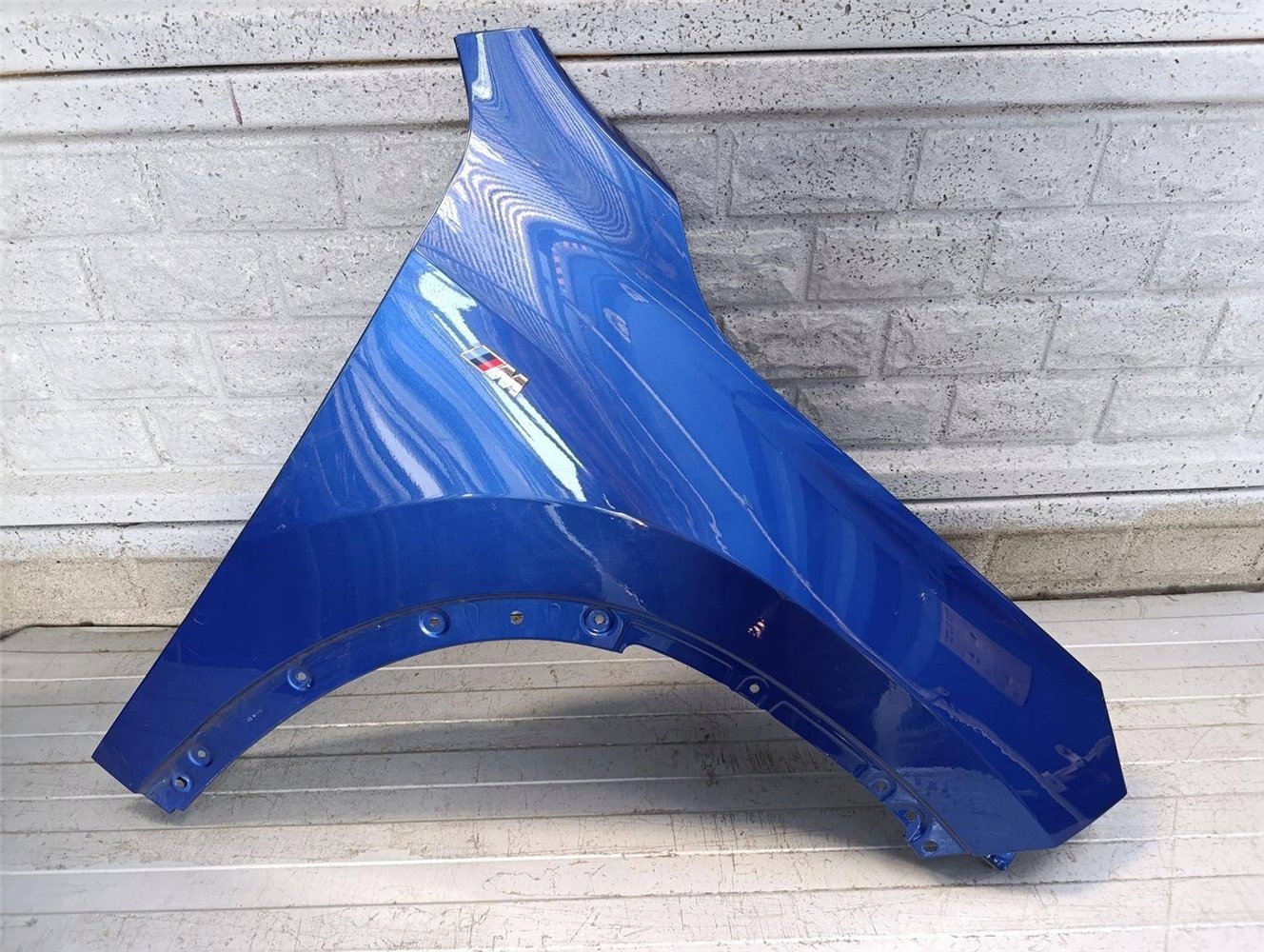 BŁOTNIK PRAWY PRZEDNI BMW X1 U11 2022- ORYGINAŁ (17834044114)