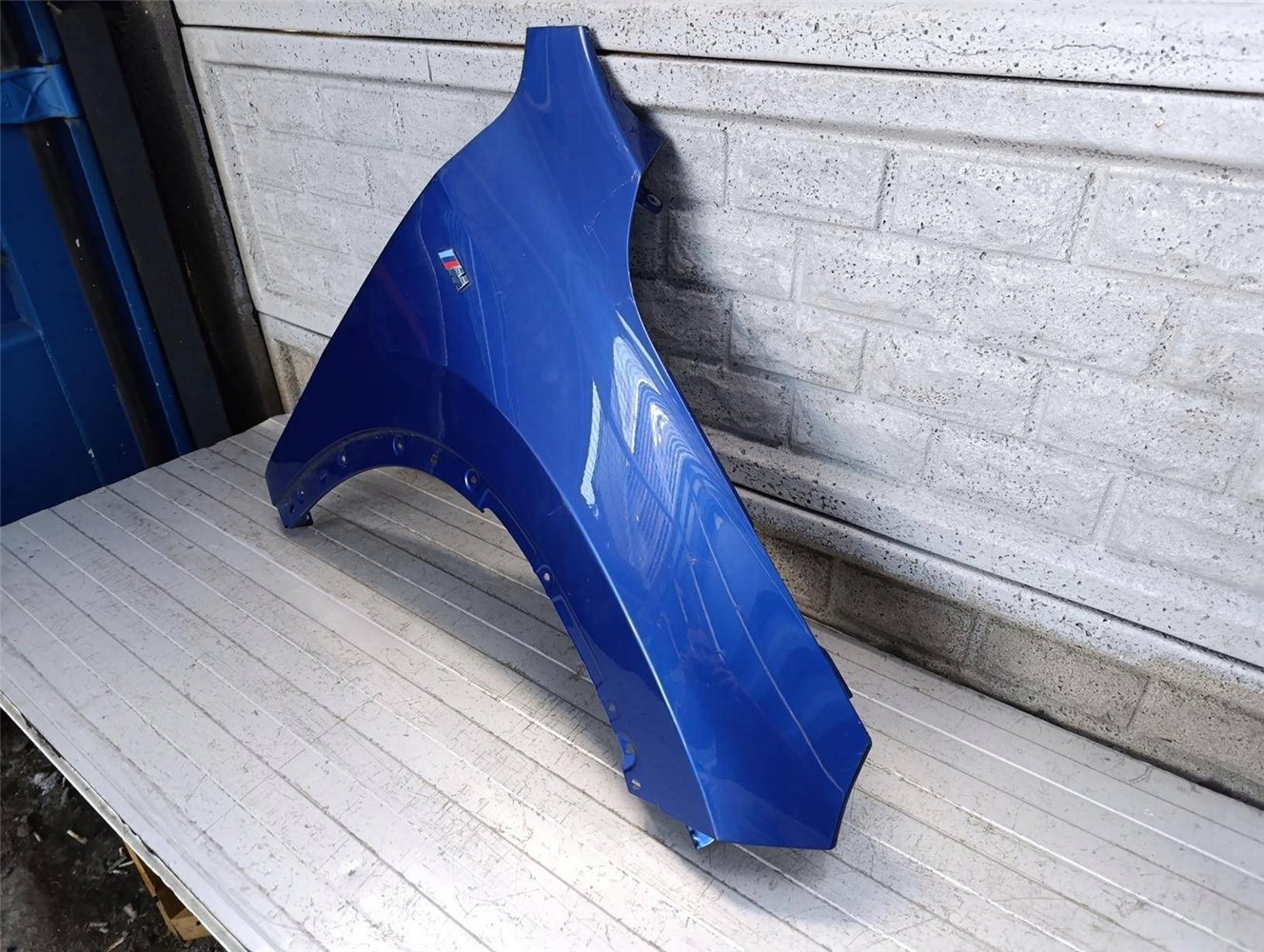 BŁOTNIK PRAWY PRZEDNI BMW X1 U11 2022- ORYGINAŁ (17834044114)