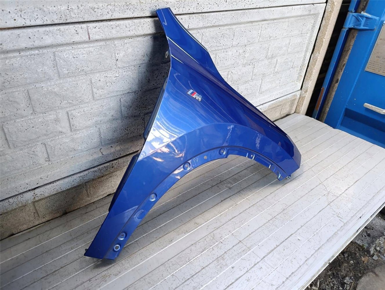 BŁOTNIK PRAWY PRZEDNI BMW X1 U11 2022- ORYGINAŁ (17834044114)