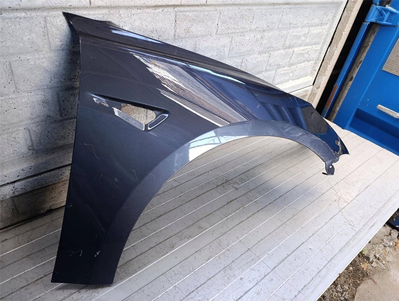 TESLA 3 III 2017-2023 BŁOTNIK PRZEDNI PRAWY ORYGINAŁ (17834070392)