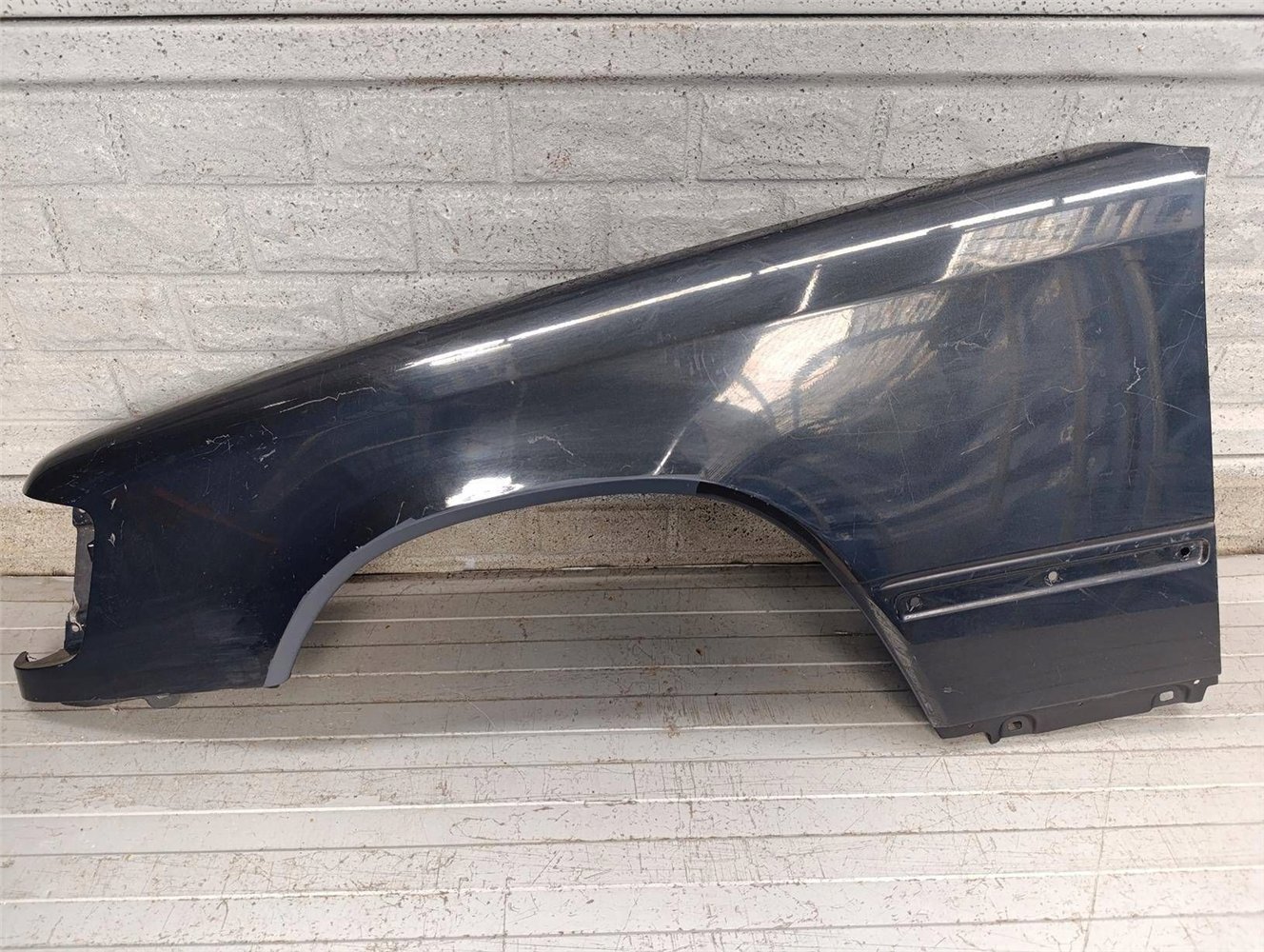 MERCEDES W124 BŁOTNIK LEWY ORYGINAŁ (17834085513)