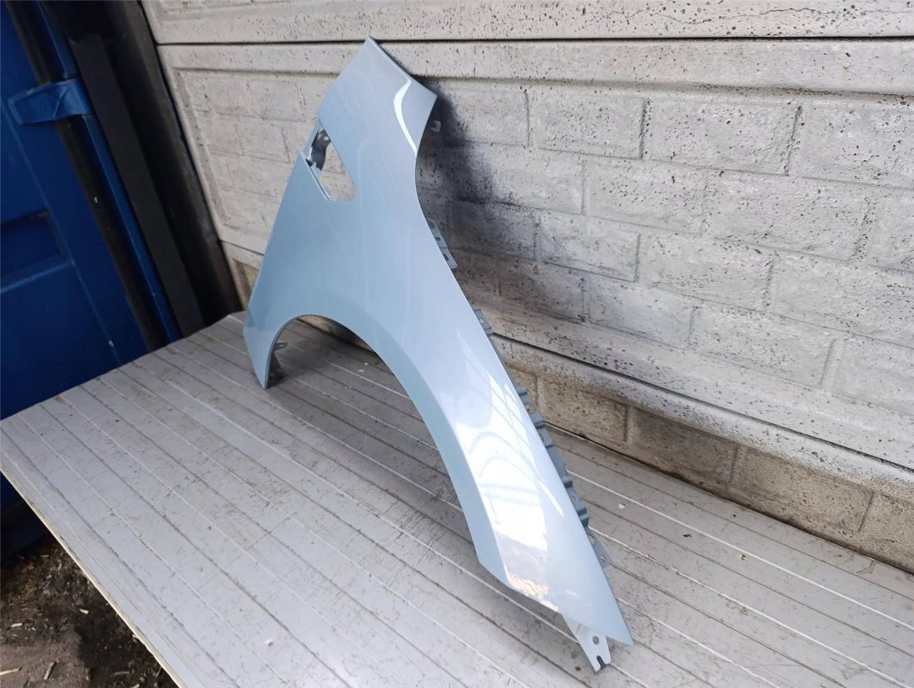 NIO ET5 2022- BŁOTNIK PRZEDNI PRAWY ORYGINALNY (17834087591)