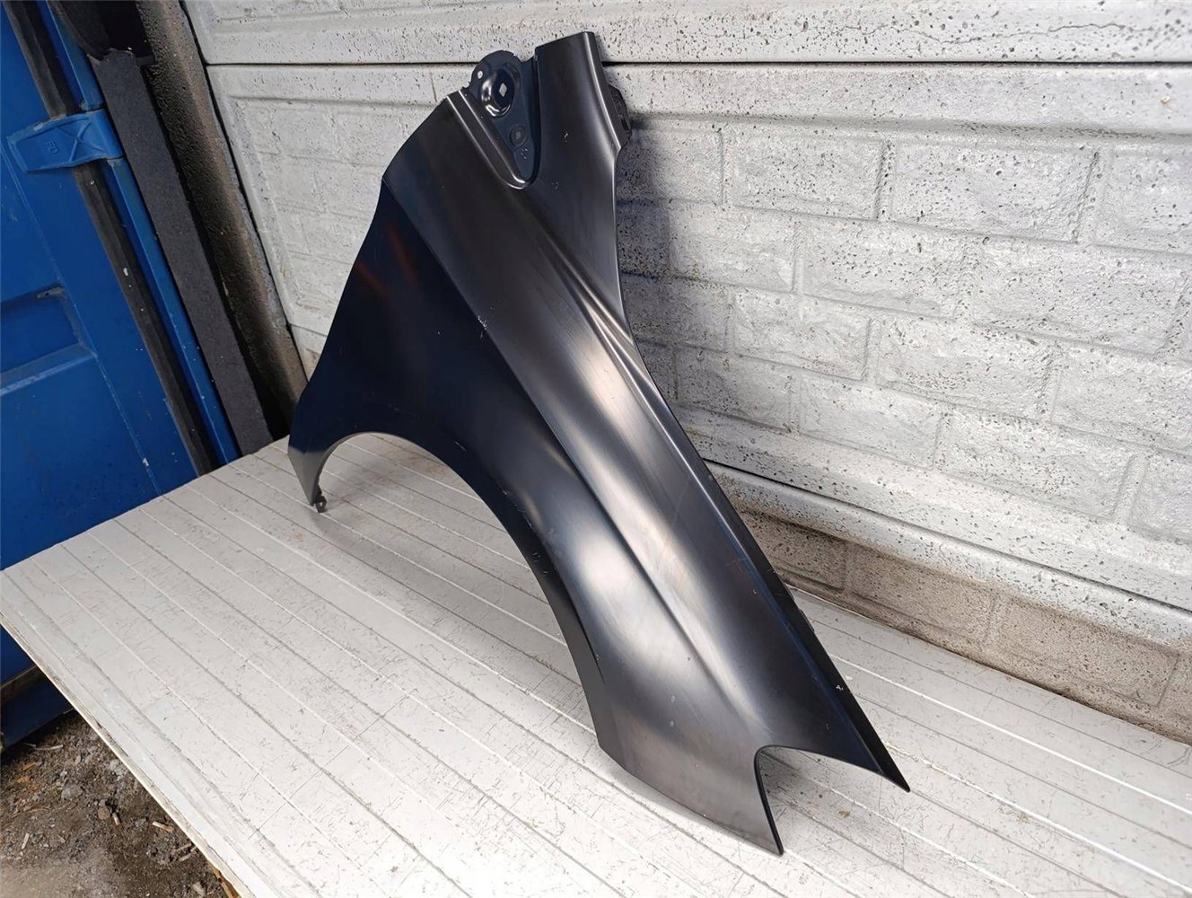 MERCEDES B KLASA W246 12-19 BŁOTNIK PRAWY PRZÓD NOWY ORYGINAŁ (17837119759)