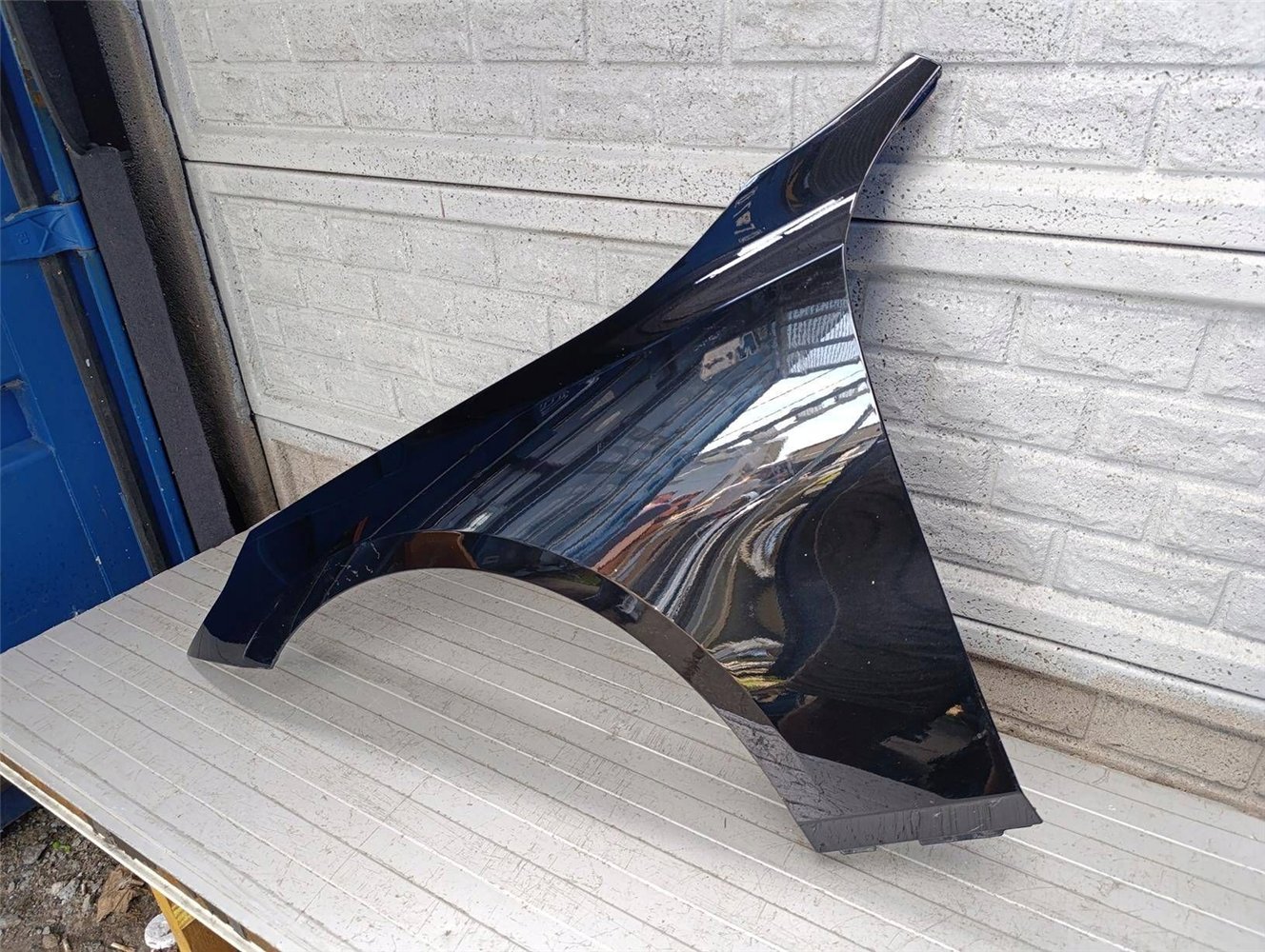 BMW 5 G60 BŁOTNIK LEWY PRZEDNI 2023- ORYGINAŁ (17840136528)