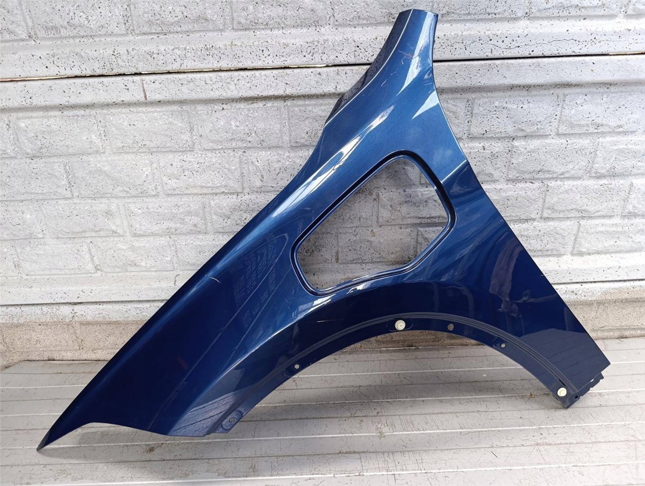 BMW X1 F48 F49 HYBRYDA 15-20 BŁOTNIK LEWY PRZEDNI ORYGINAŁ (17840171024)