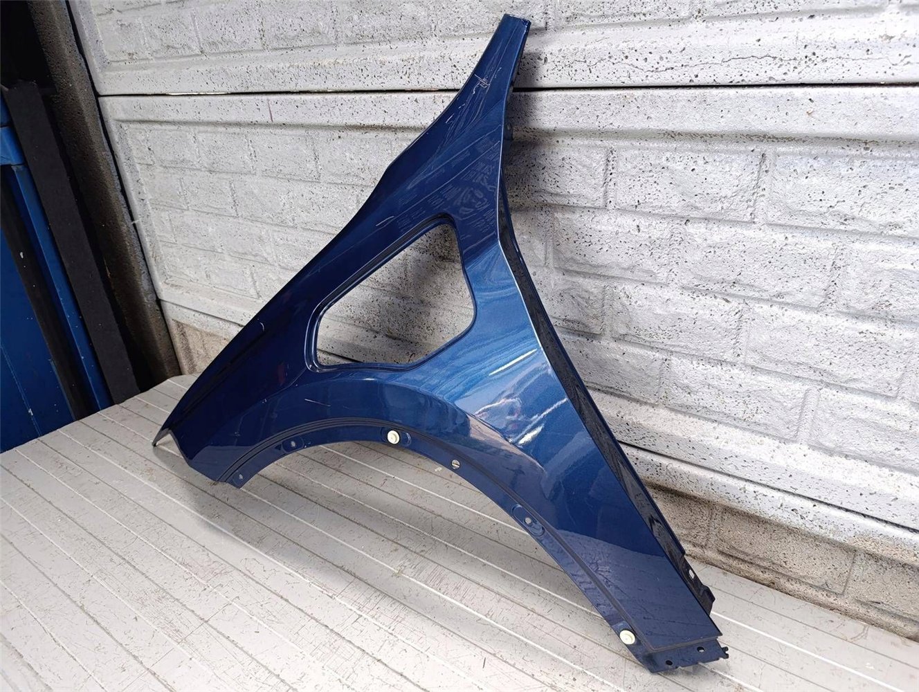 BMW X1 F48 F49 HYBRYDA 15-20 BŁOTNIK LEWY PRZEDNI ORYGINAŁ (17840171024)