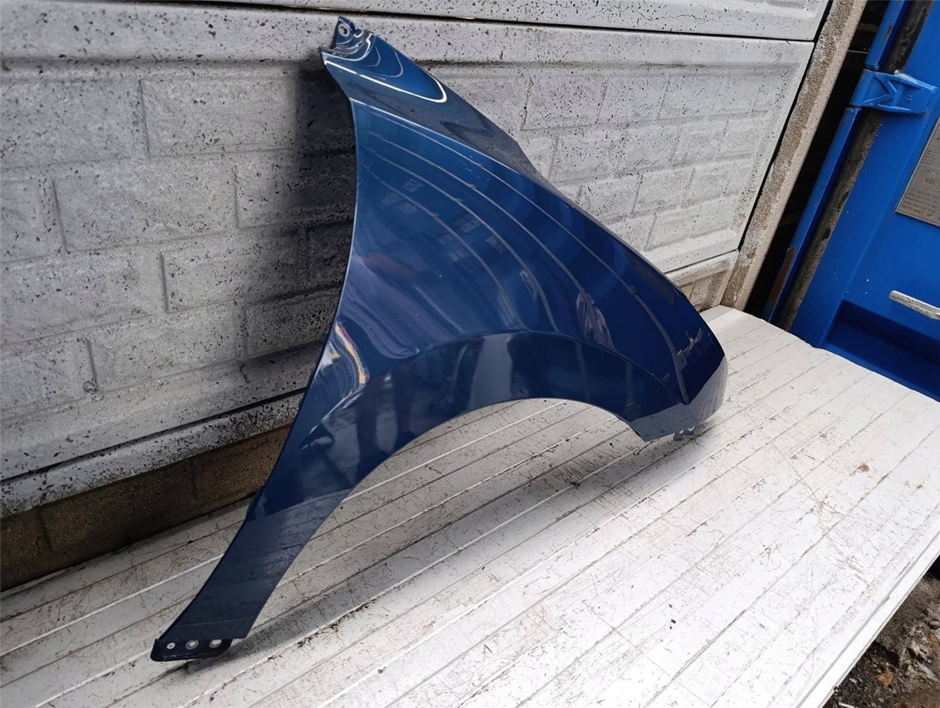 SUZUKI BALENO II 15-22 BŁOTNIK PRAWY PRZEDNI ORYGINAŁ (17850932212)