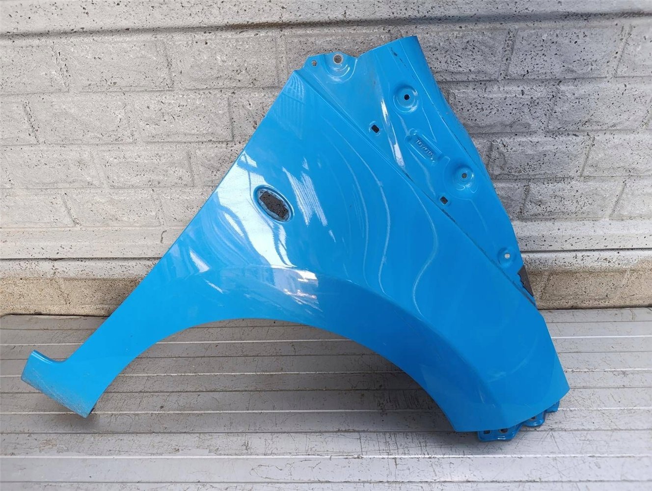 TOYOTA AYGO 2 2014-2022 BŁOTNIK PRAWY PRZEDNI ORYGINAŁ (17850992128)