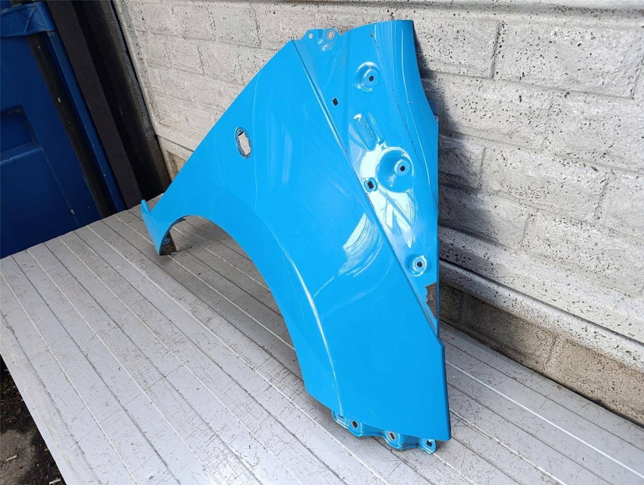 TOYOTA AYGO 2 2014-2022 BŁOTNIK PRAWY PRZEDNI ORYGINAŁ (17850992128)