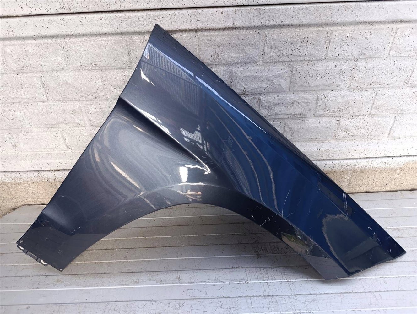 MERCEDES CLS W 218 W218 BŁOTNIK PRZEDNI PRAWY ORYGINAŁ (17851000689)