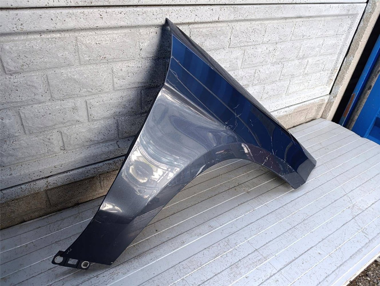 MERCEDES CLS W 218 W218 BŁOTNIK PRZEDNI PRAWY ORYGINAŁ (17851000689)