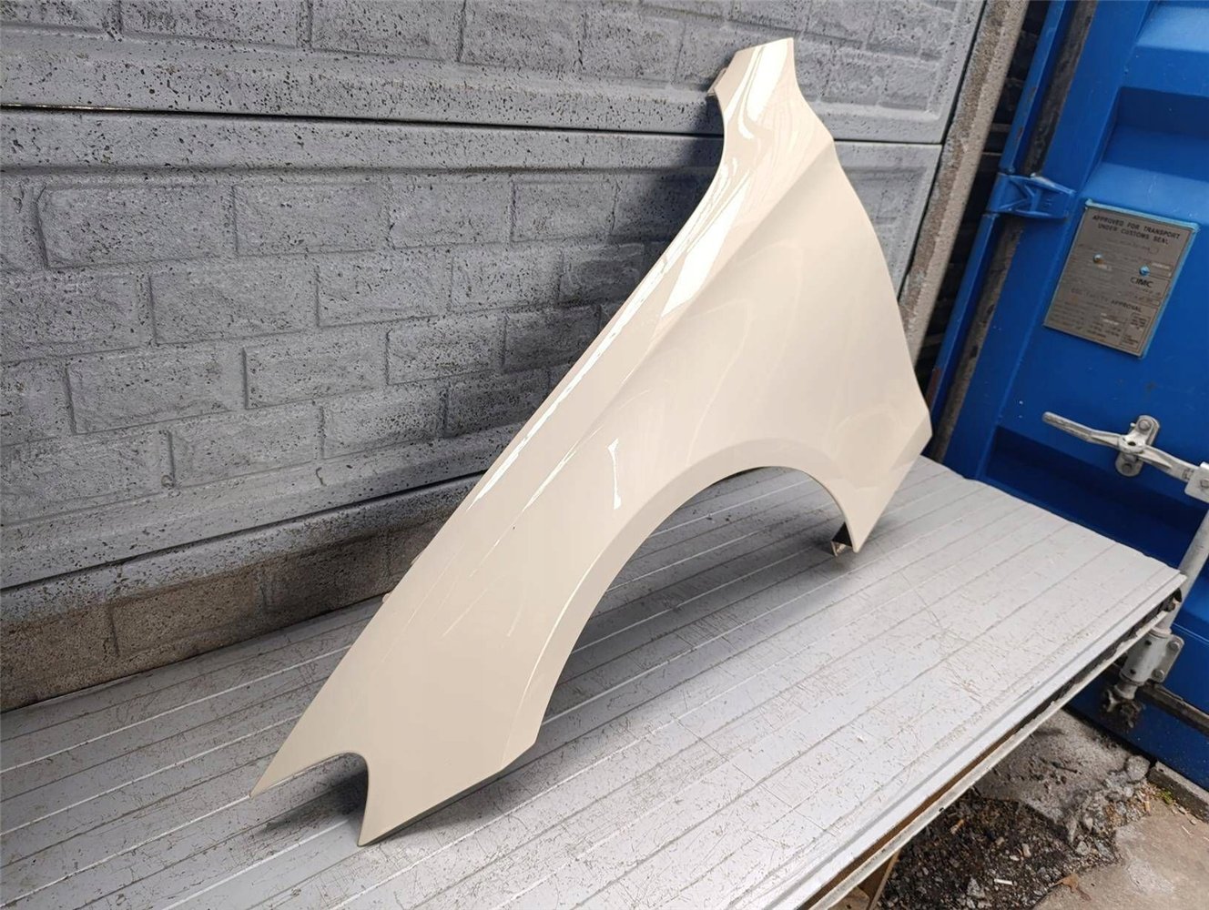 MERCEDES E-KLASA W213 W 213 16-23 BŁOTNIK LEWY ORYGINAŁ (17854682039)