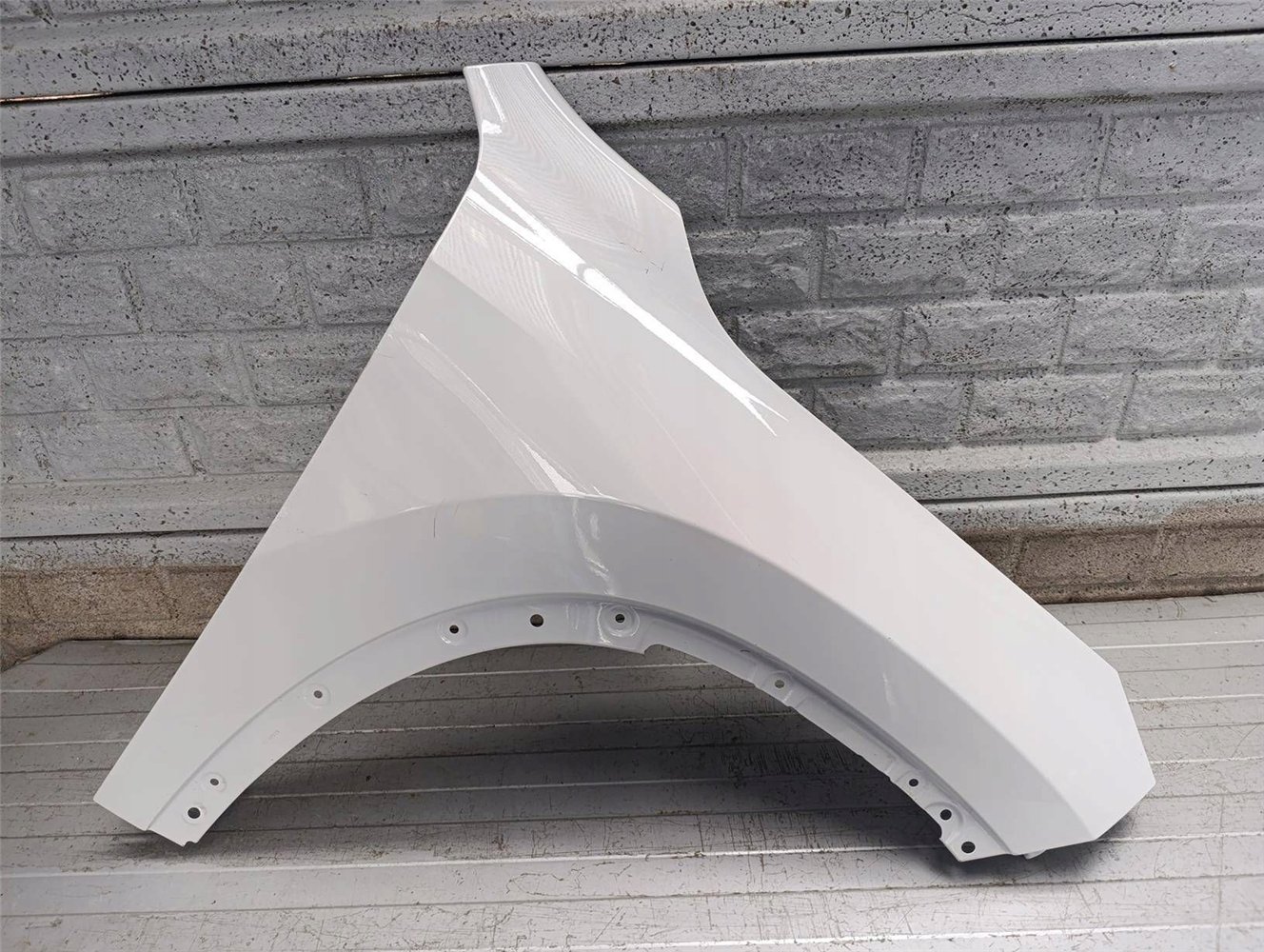 BŁOTNIK PRAWY PRZEDNI BMW X1 U11 2022- ORYGINAŁ (17854711284)