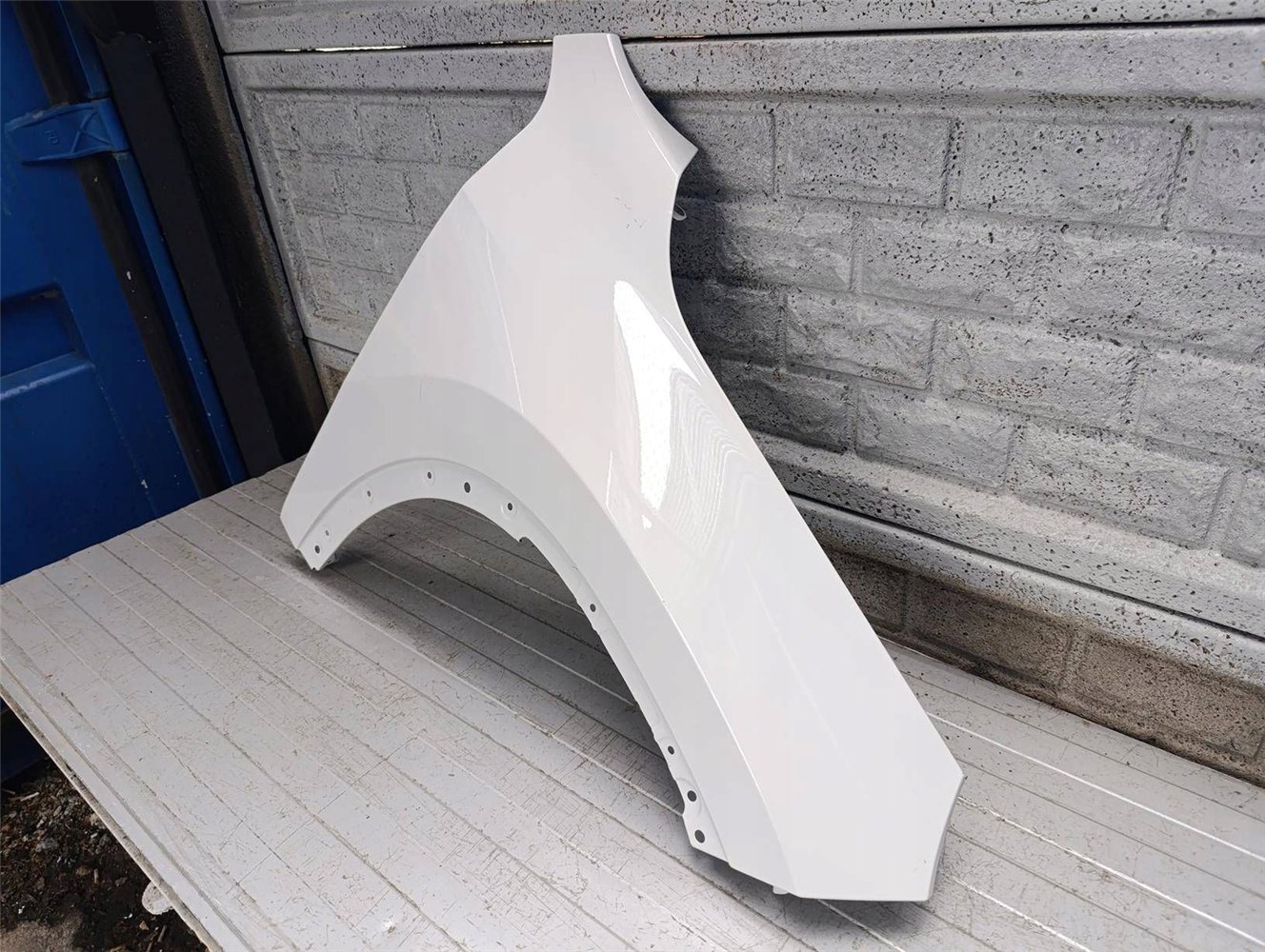 BŁOTNIK PRAWY PRZEDNI BMW X1 U11 2022- ORYGINAŁ (17854711284)