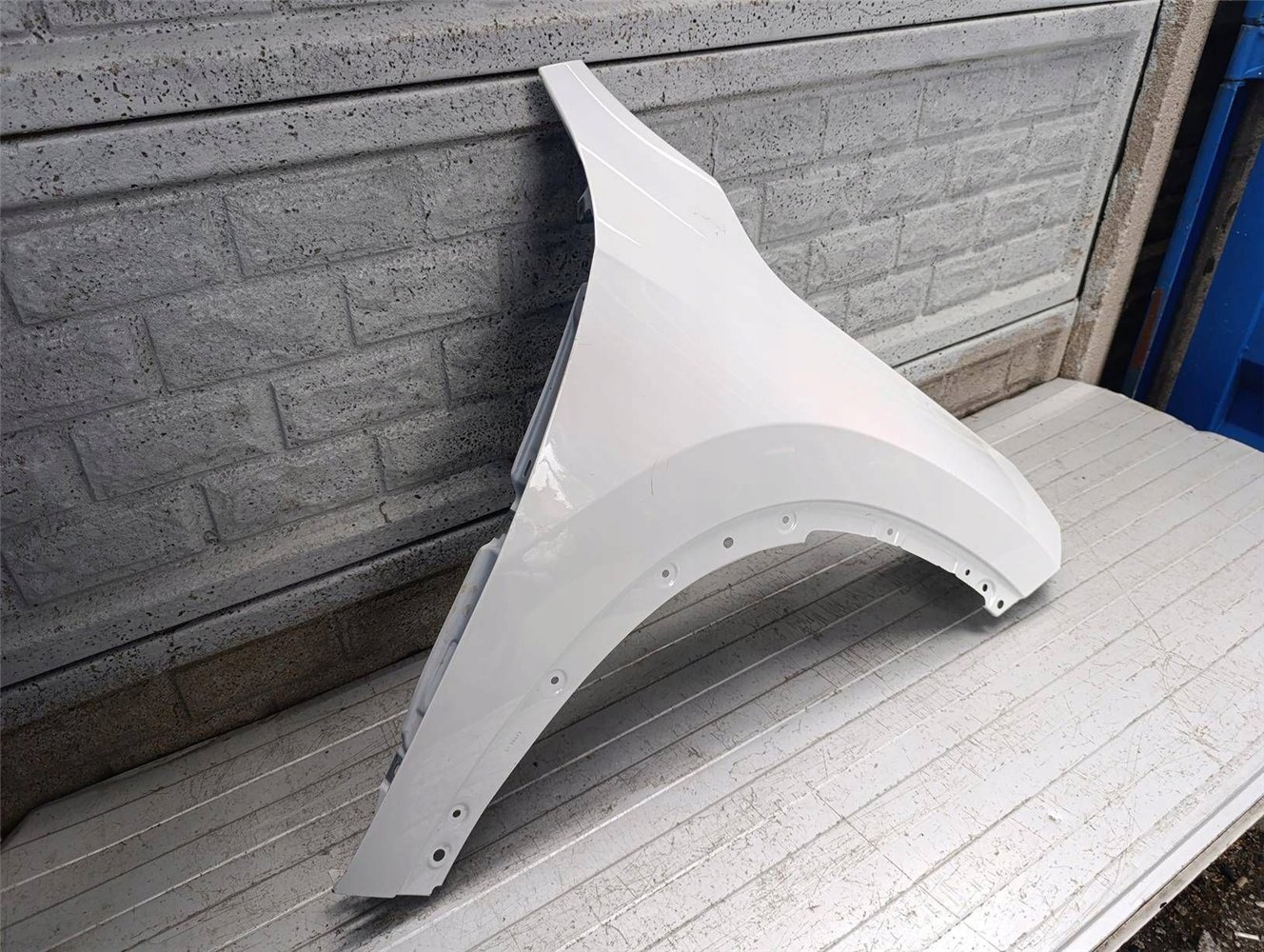 BŁOTNIK PRAWY PRZEDNI BMW X1 U11 2022- ORYGINAŁ (17854711284)