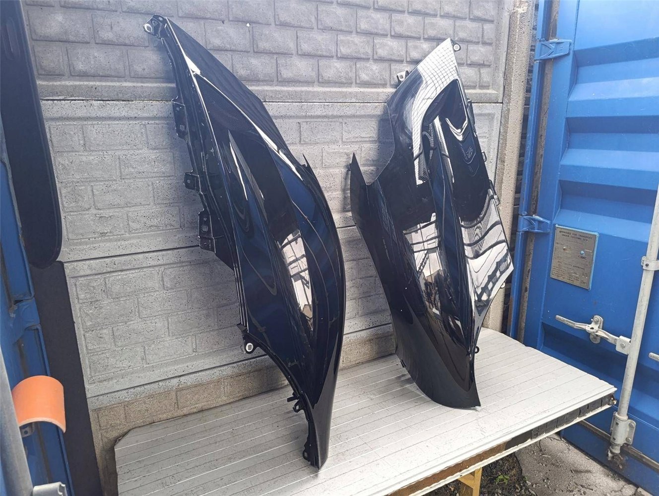 MASERATI MC20 MC-20 BŁOTNIK PRAWY LEWY PRZEDNI ORYGINAŁ (17854771432)