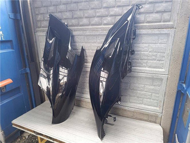 MASERATI MC20 MC-20 BŁOTNIK PRAWY LEWY PRZEDNI ORYGINAŁ (17854771432)