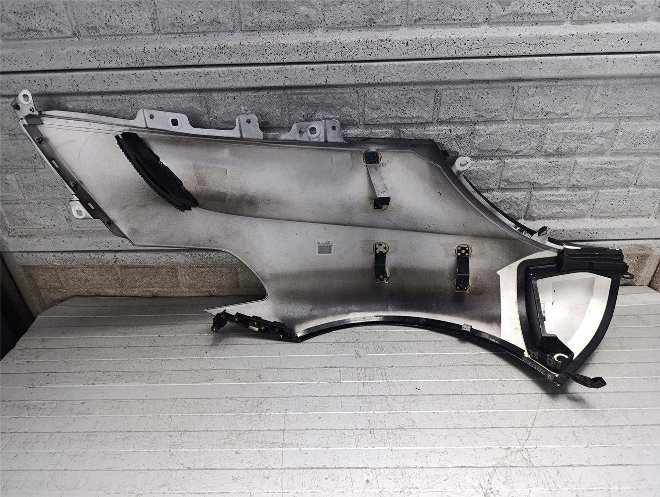 MASERATI MC20 MC-20 BŁOTNIK PRAWY LEWY PRZEDNI ORYGINAŁ (17854771432)