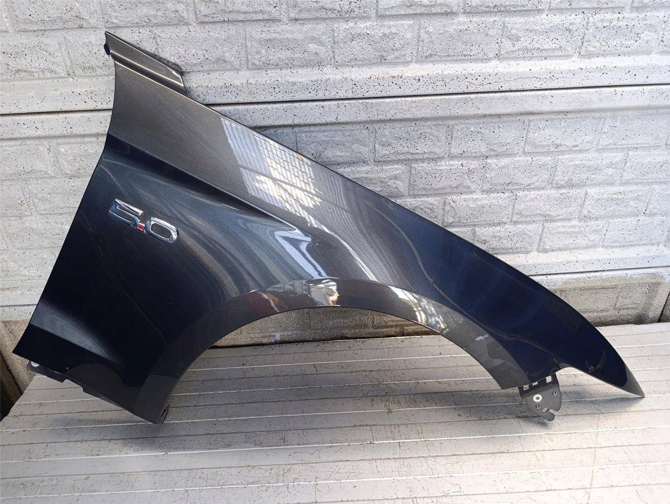 FORD MUSTANG VI 14 - 18 BŁOTNIK PRAWY PRZEDNI ORYGINAŁ (17861095206)