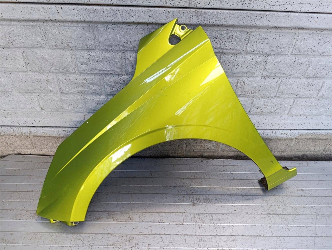 HYUNDAI I20 21-25 BŁOTNIK PRZEDNI LEWY ORYGINAŁ (17861126502)