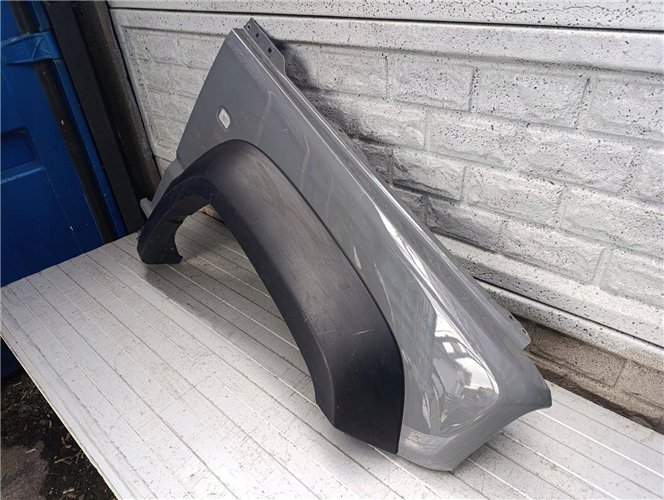 BŁOTNIK PRAWY PRZEDNI SUZUKI JIMNY 18-24 ORYGINAŁ (17879766566)