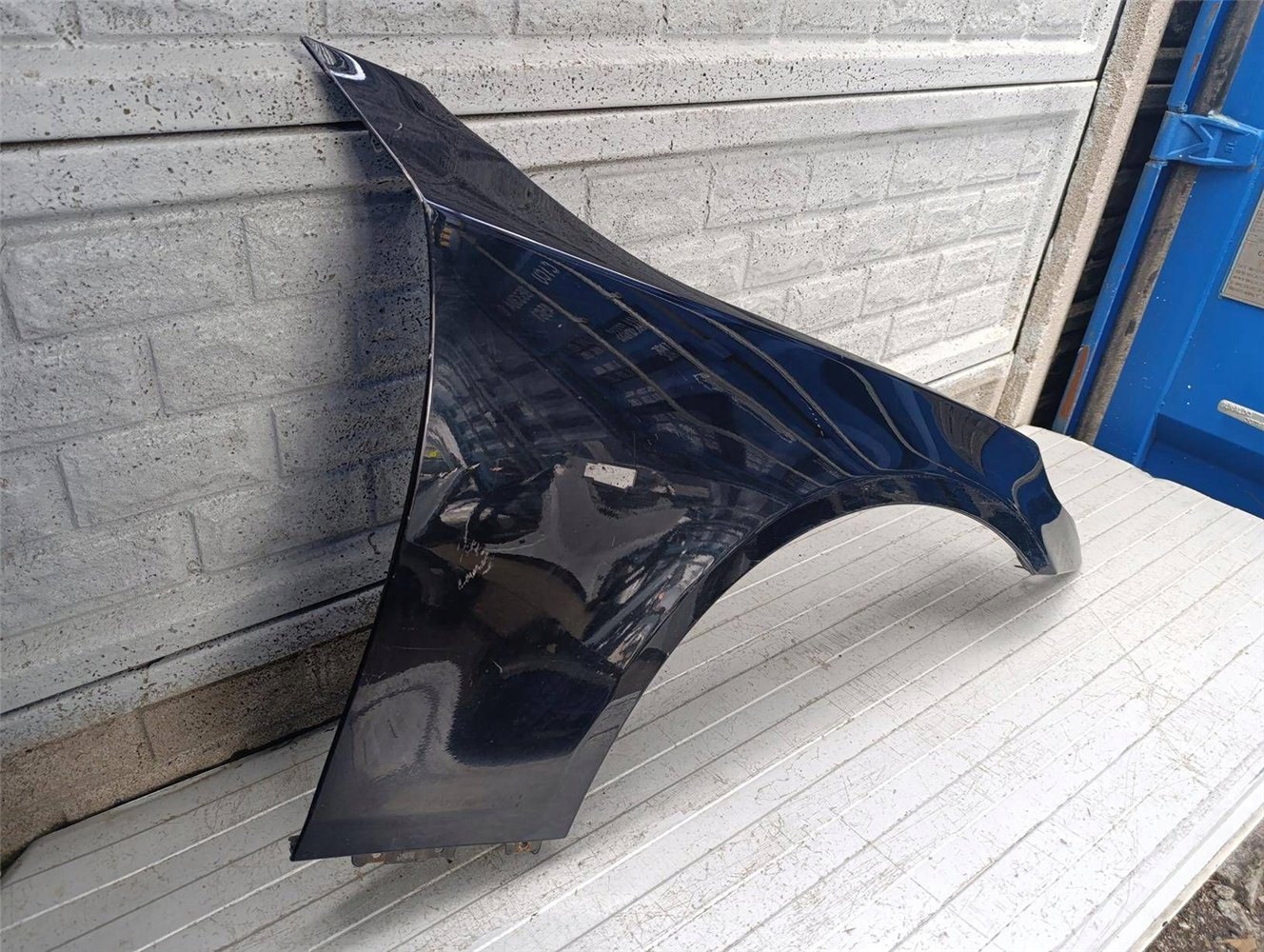 BMW 5 V E60 E61 2003-2010 BŁOTNIK PRZEDNI PRAWY ORYGINAŁ (17879782789)