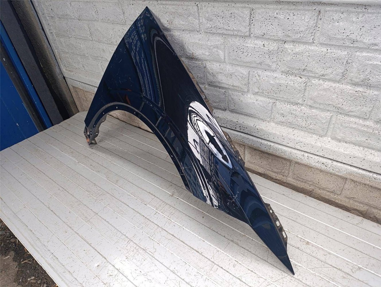 POLESTAR 2 BŁOTNIK PRZEDNI PRAWY ORYGINAŁ (17879787752)