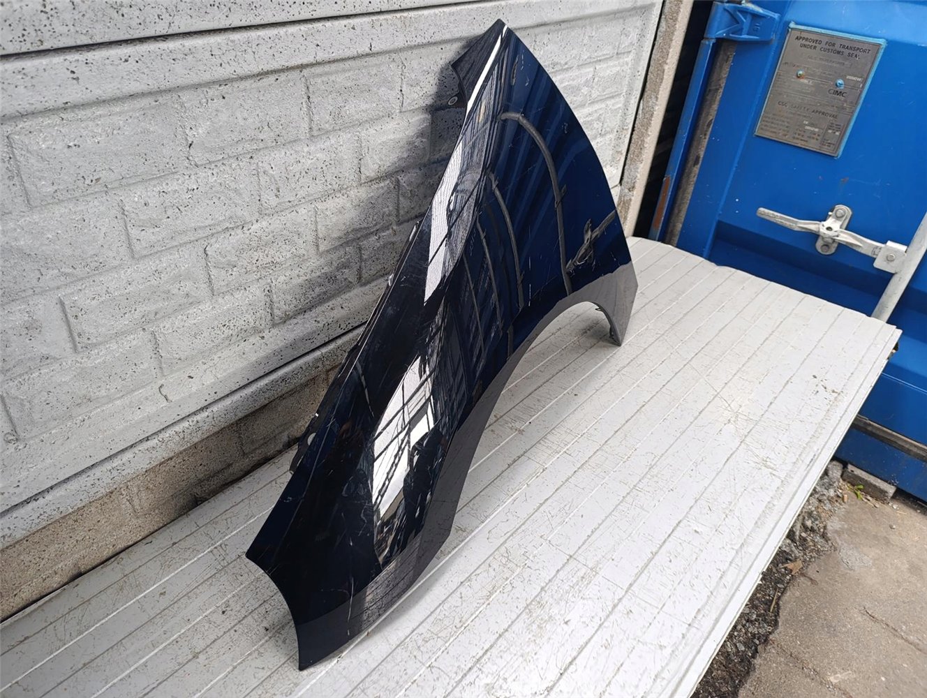 MINI COOPER HATCH IV E 2023- BŁOTNIK LEWY PRZEDNI ORYGINAŁ (17879808073)