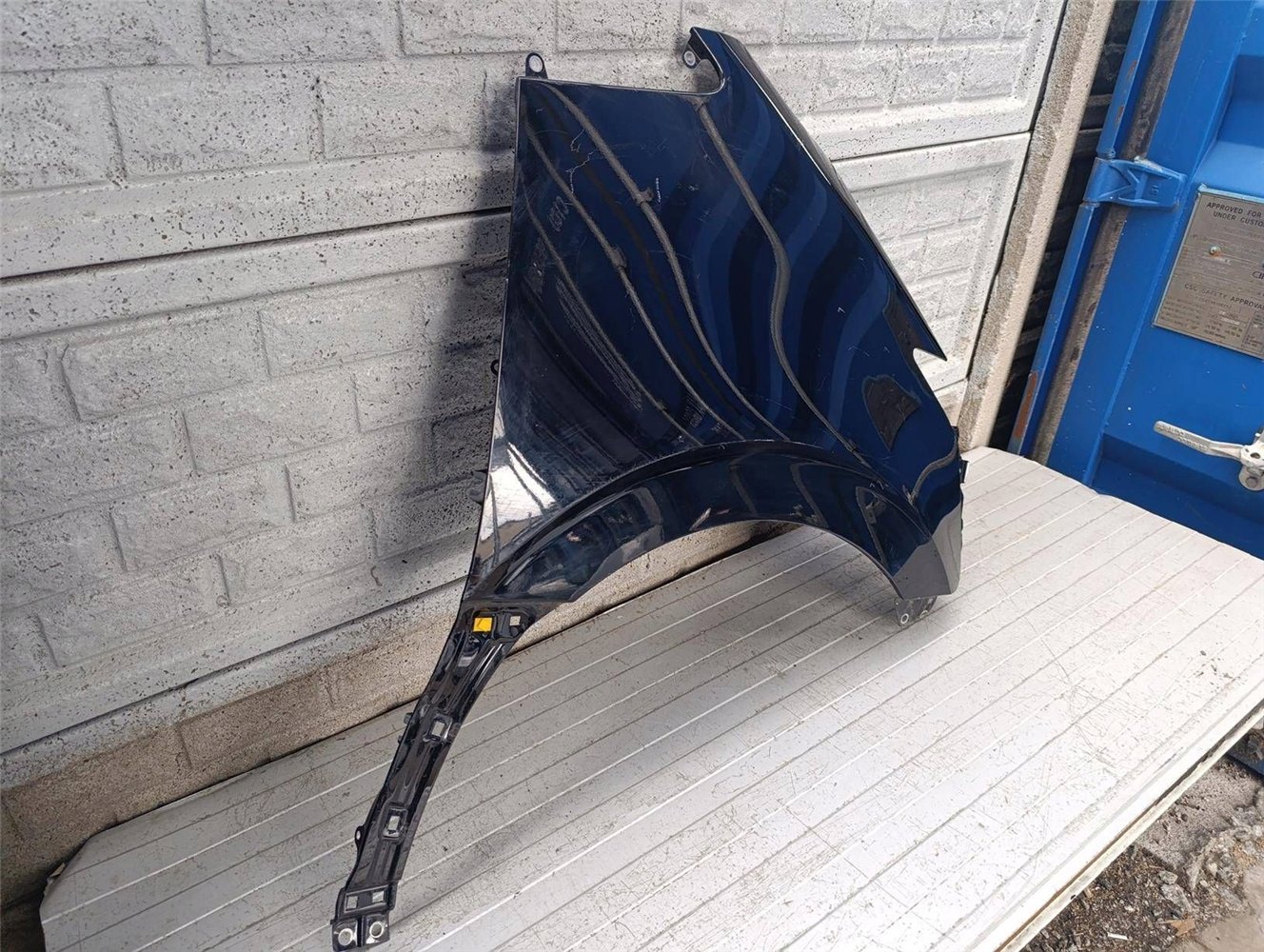 HYUNDAI H1 STARIA 2021- BŁOTNIK PRZEDNI PRAWY ORYGINAŁ (17879817241)