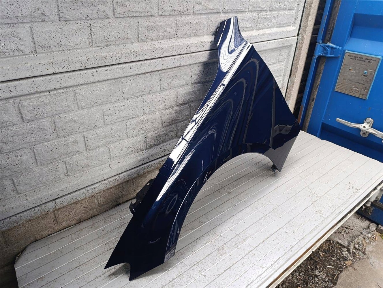 MERCEDES E-KLASA W214 W 214 2023- BŁOTNIK LEWY ORYGINAŁ (17879821861)